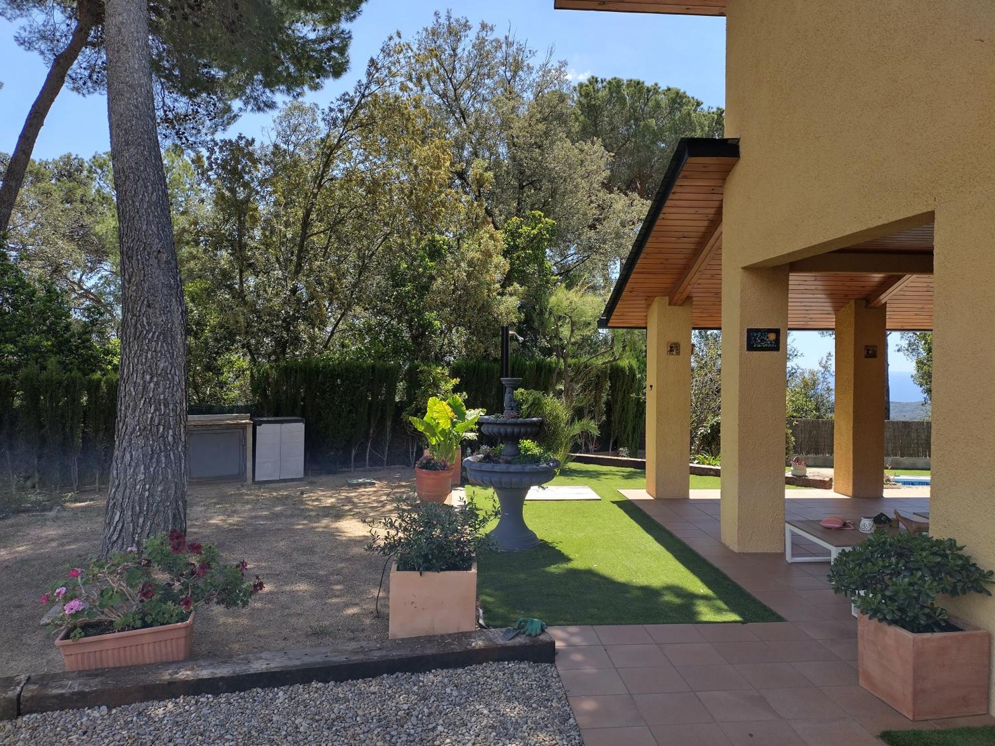 Casa Feliz Villa Sant Cebria de Vallalta Exterior photo