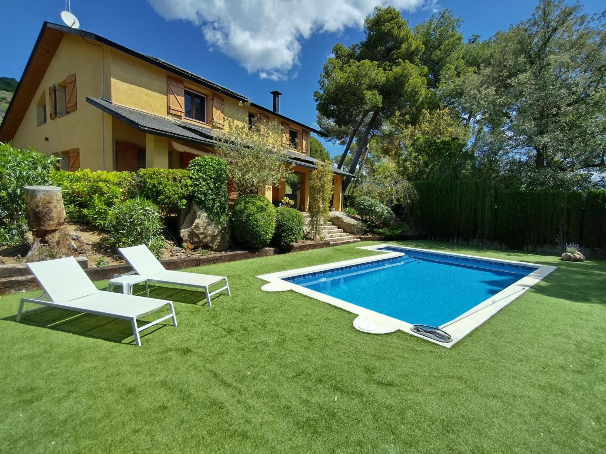 Casa Feliz Villa Sant Cebria de Vallalta Exterior photo