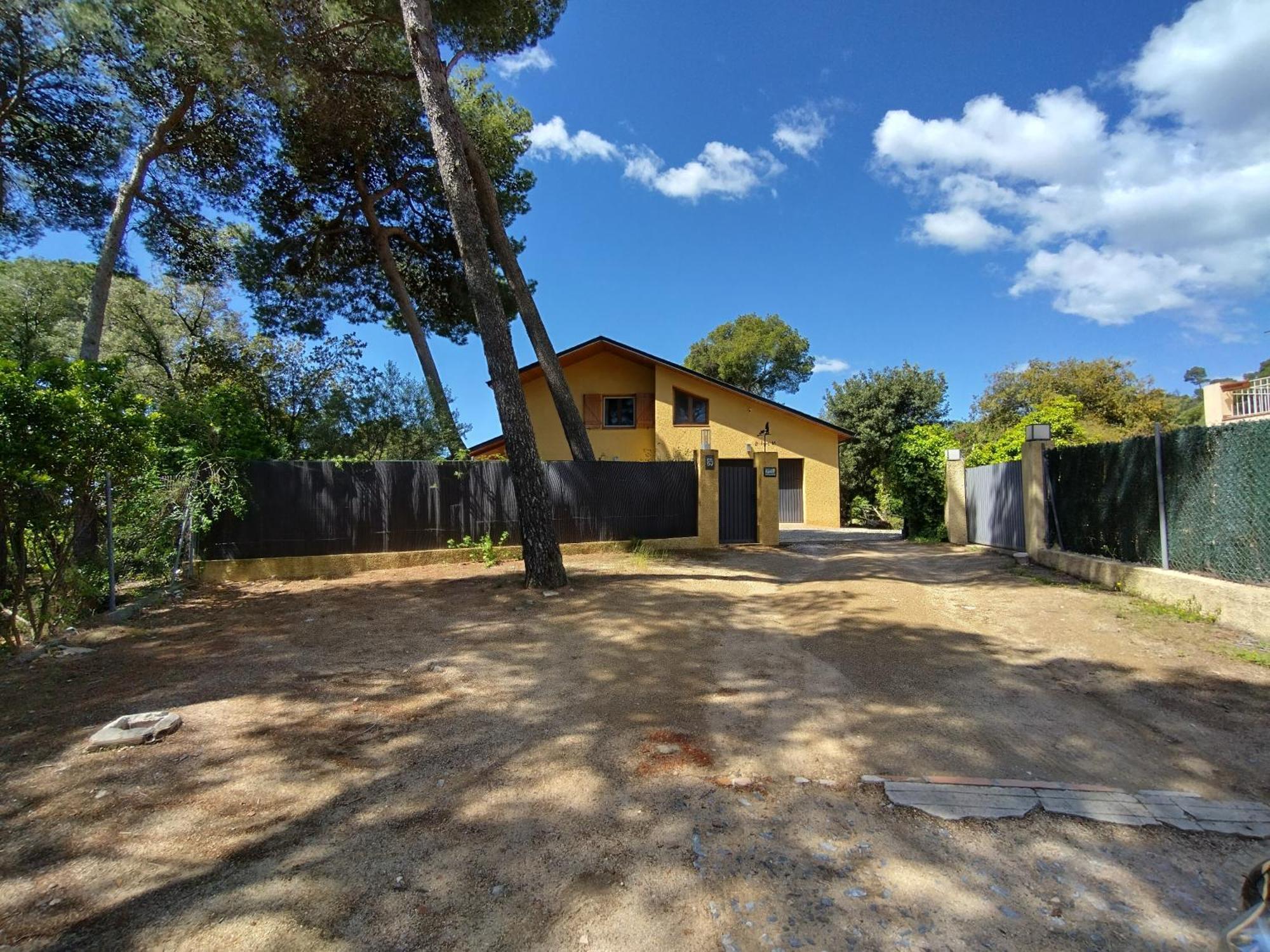 Casa Feliz Villa Sant Cebria de Vallalta Exterior photo