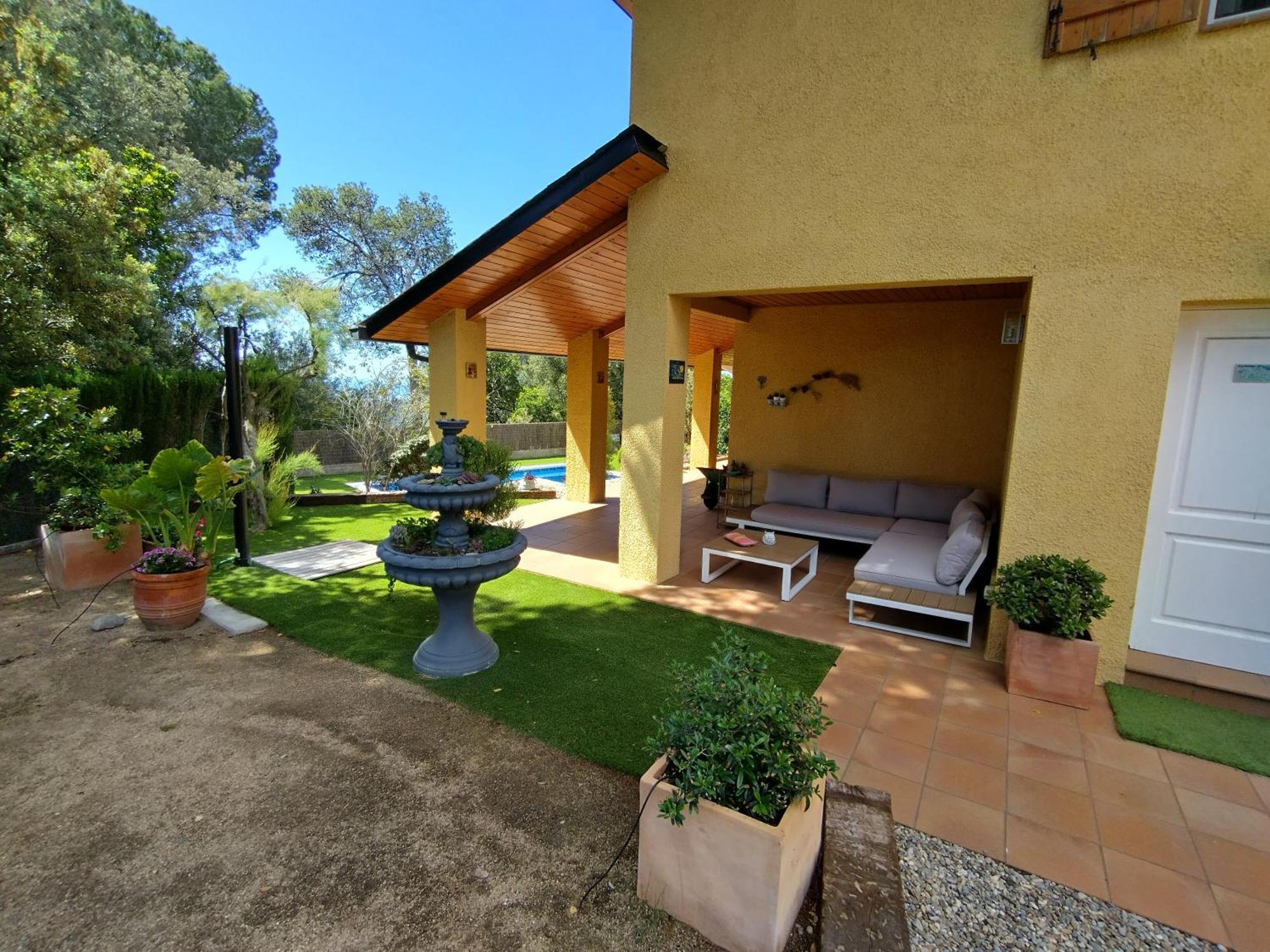Casa Feliz Villa Sant Cebria de Vallalta Exterior photo